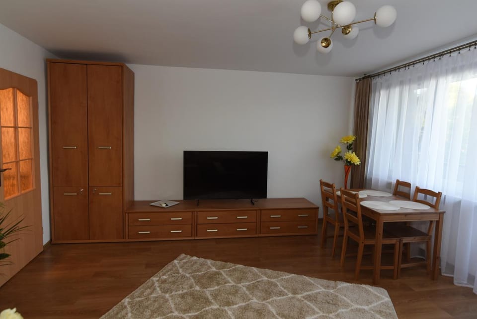 TV and multimedia, Living room, Photo of the whole room, Dining area, Evening entertainment, wardrobe