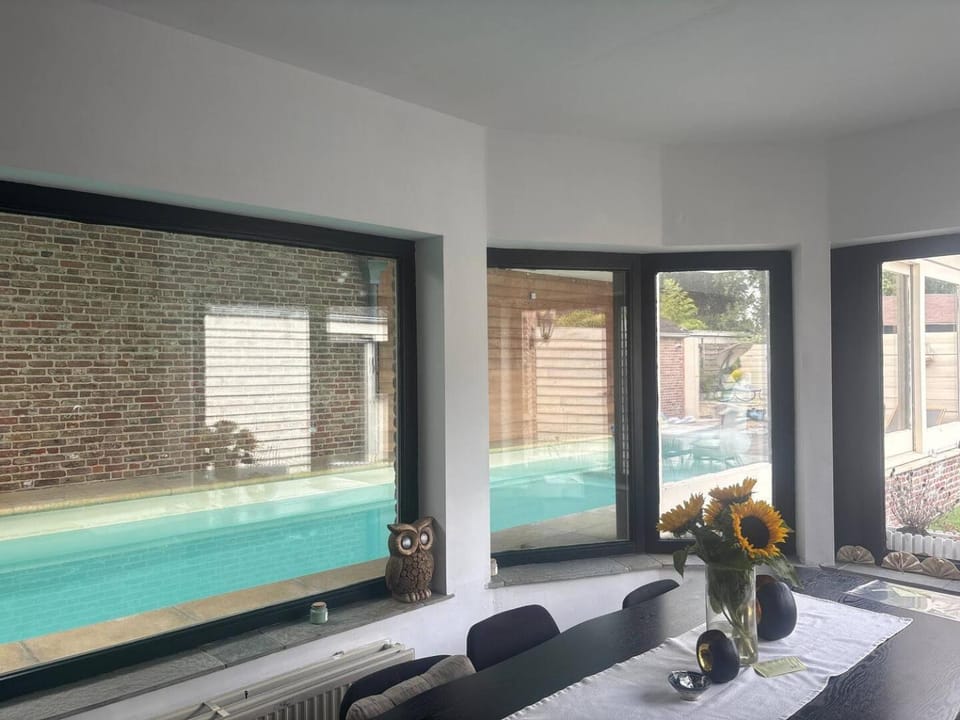 Dining area, Pool view
