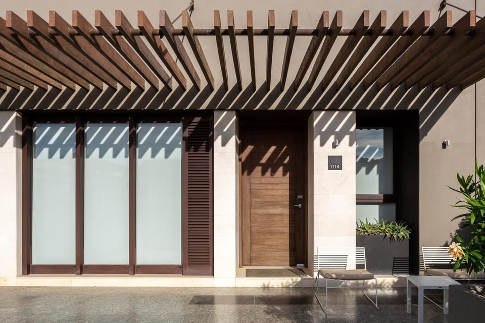 Facade/entrance