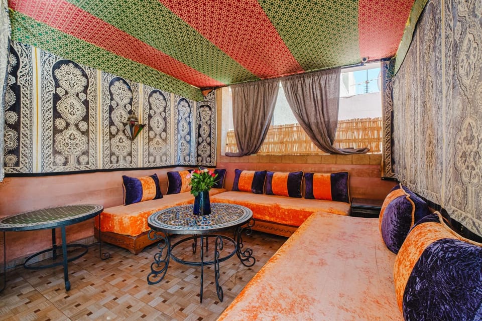 Seating area, Internal: Not applicable to any particular room