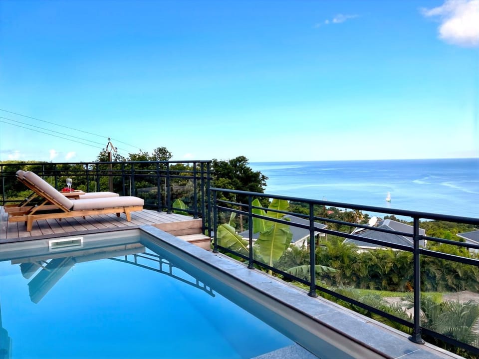 Natural landscape, View (from property/room), Balcony/Terrace, Pool view, Sea view, Swimming pool, sunbed