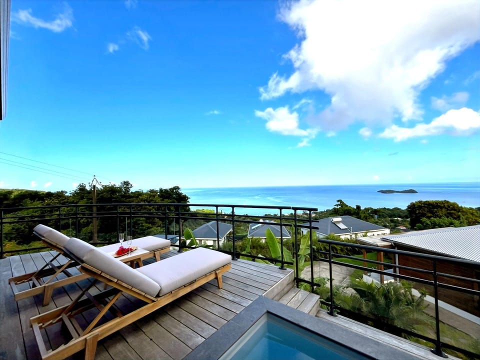 Natural landscape, View (from property/room), Balcony/Terrace, Pool view, Sea view, Swimming pool, sunbed