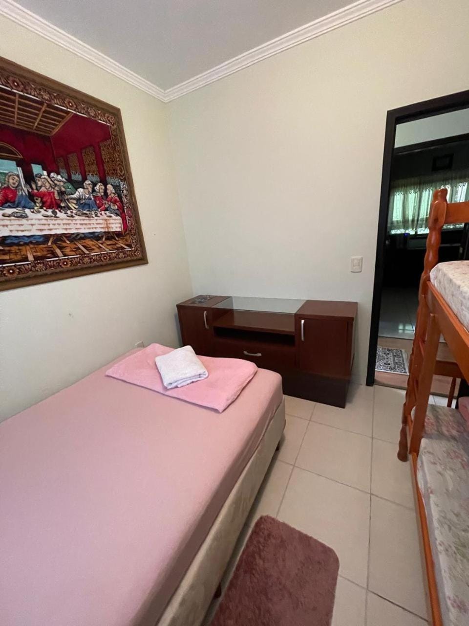 Property building, Bed, Photo of the whole room, towels