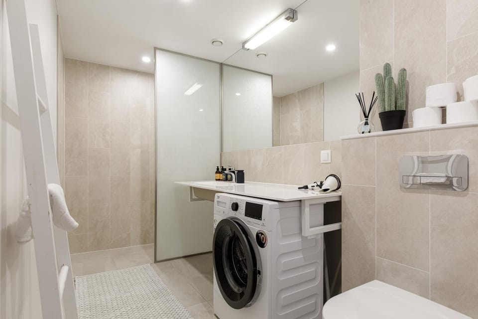 Bathroom, washing machine