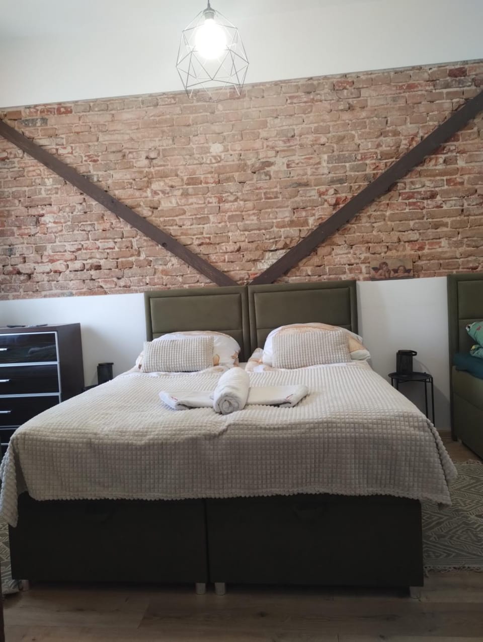 Bed, Bedroom, towels