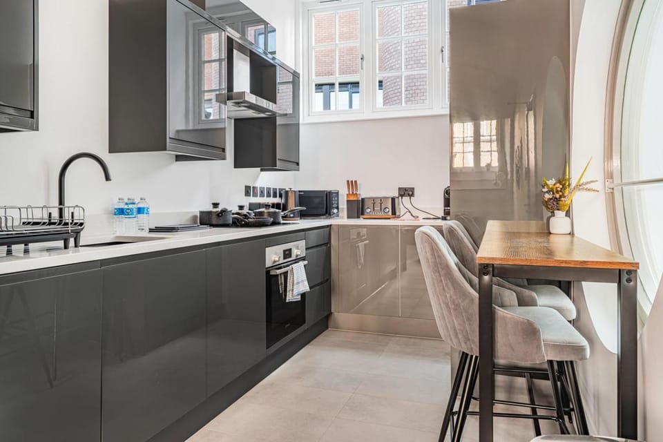 Kitchen or kitchenette, Dining area, dishwasher, oven, toaster