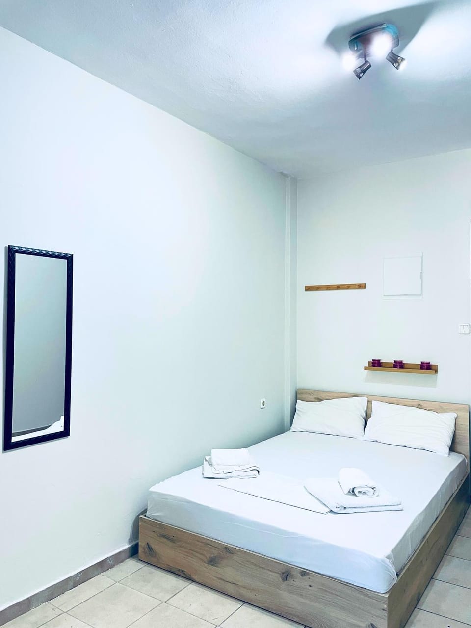 Bed, Photo of the whole room