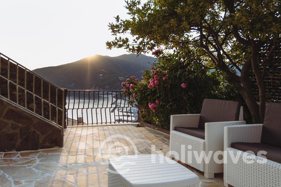 Patio, Nearby landmark, Natural landscape, Garden, Living room, Seating area, Garden view, Lake view, Mountain view, Sea view