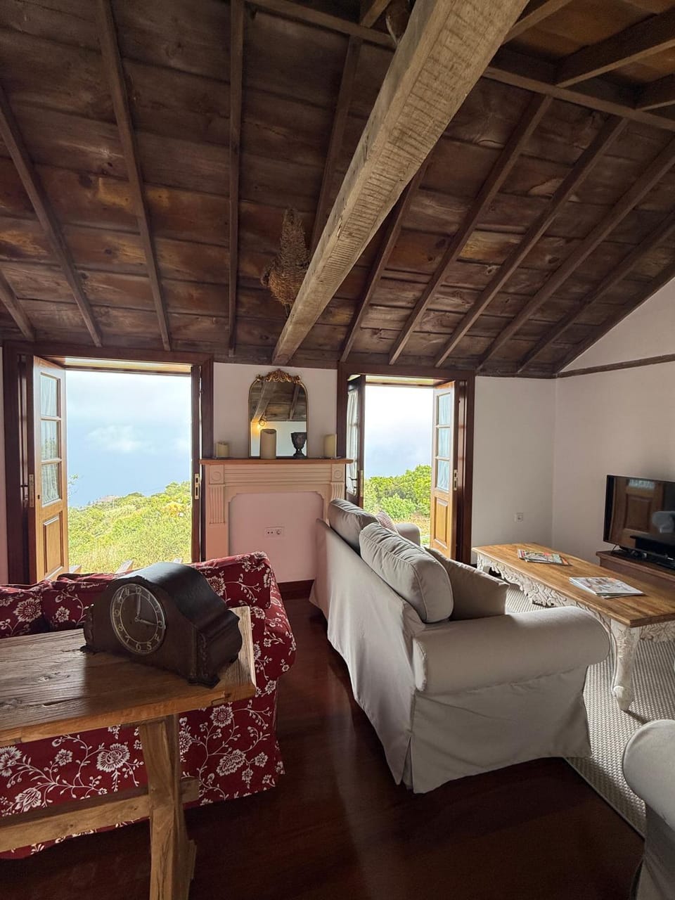 TV and multimedia, Living room, Sea view