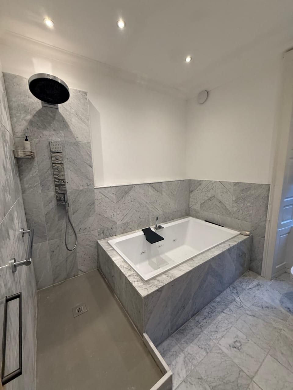 Entire rental in Edinburgh City Centre Apartment in Edinburgh