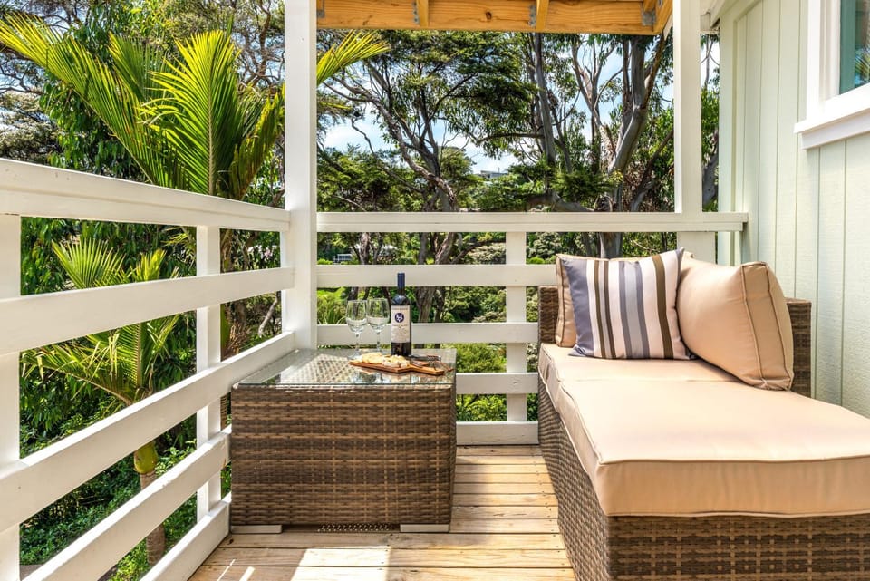 Bach 22 at Palm Beach House in Auckland Region