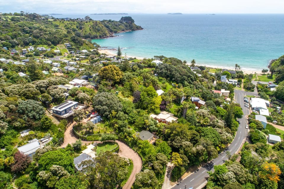 Bach 22 at Palm Beach House in Auckland Region