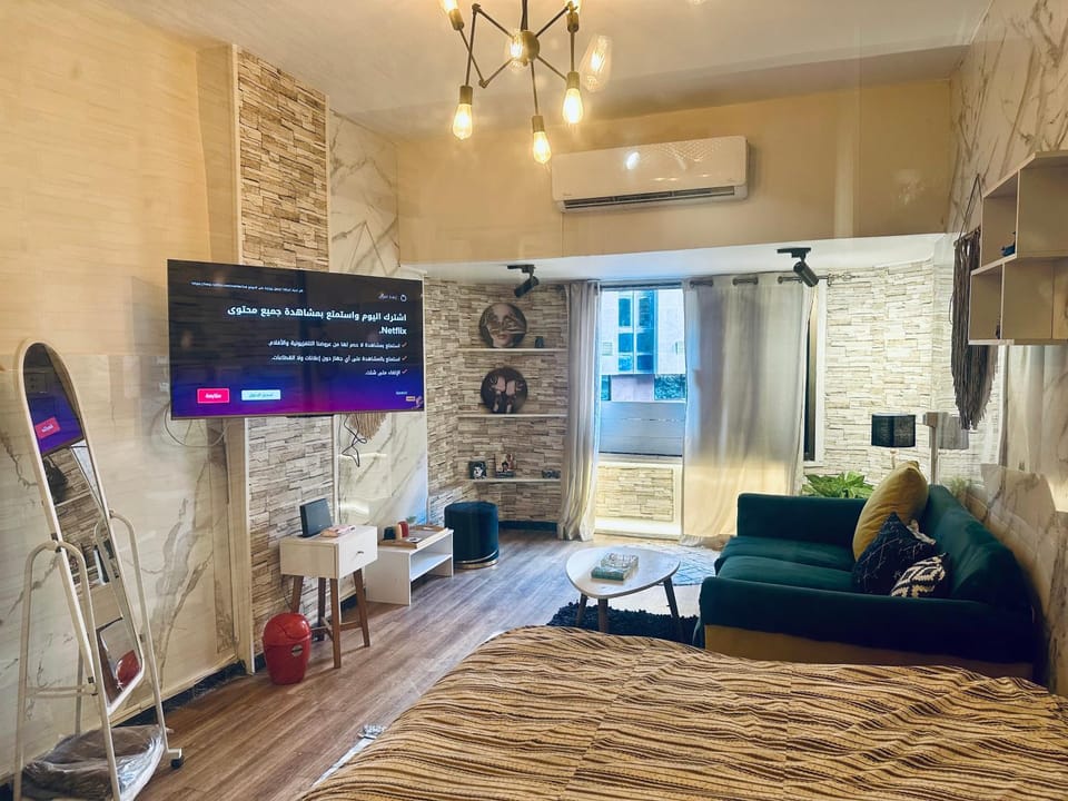 TV and multimedia, Living room, Seating area, Bedroom, air conditioner