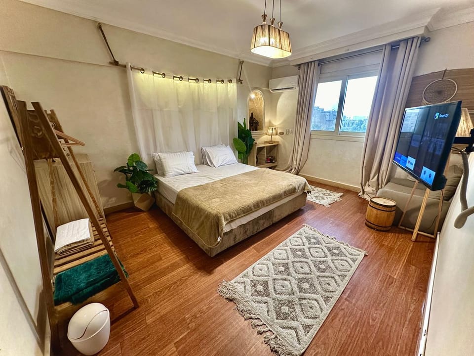 Bed, TV and multimedia, Bedroom, towels