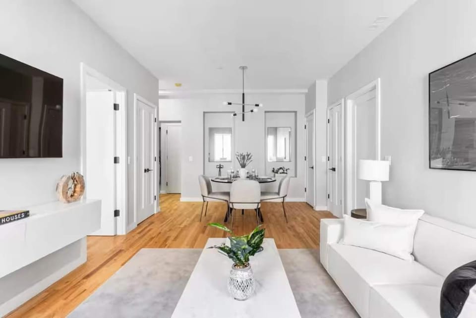 Top Notch 2BR & 2BA Suite Minutes to Central Park Apartment in Roosevelt Island