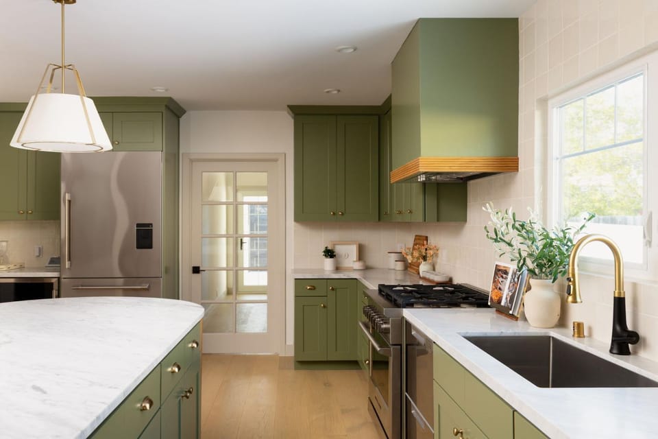 Kitchen or kitchenette, dishwasher, stove
