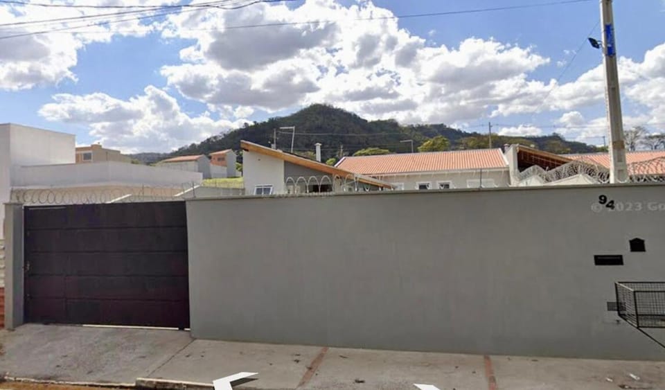 Edícula privativa com piscina climatizada no pé da serra House in State of São Paulo