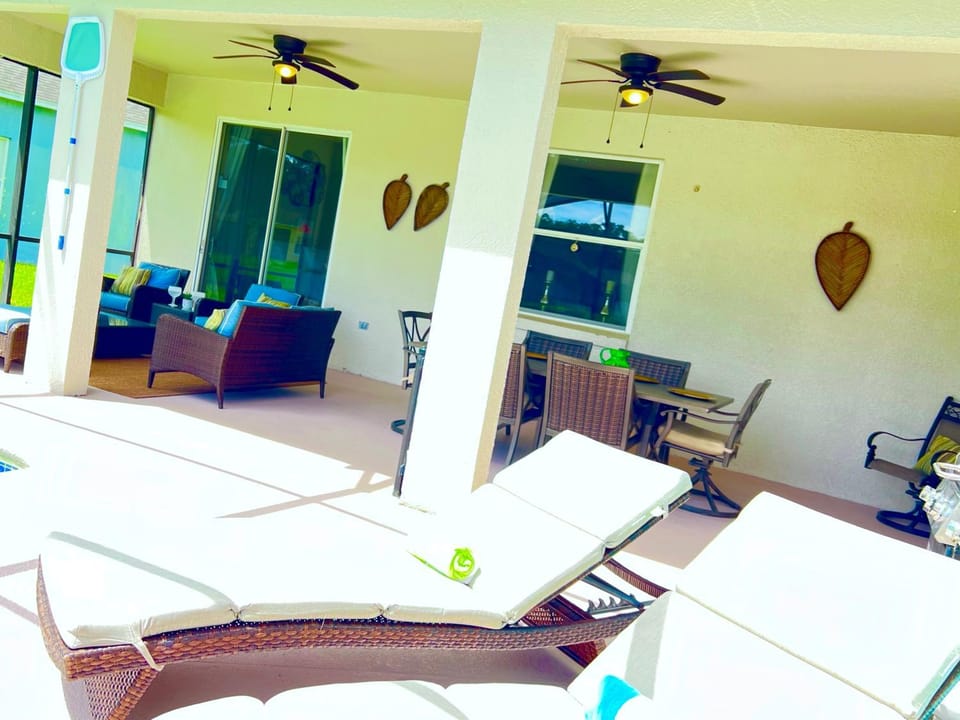 Patio, Seating area, Dining area, sunbed