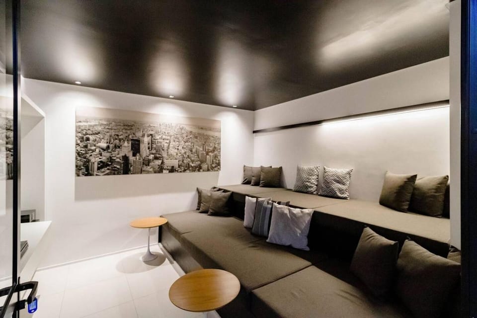 Communal lounge/ TV room