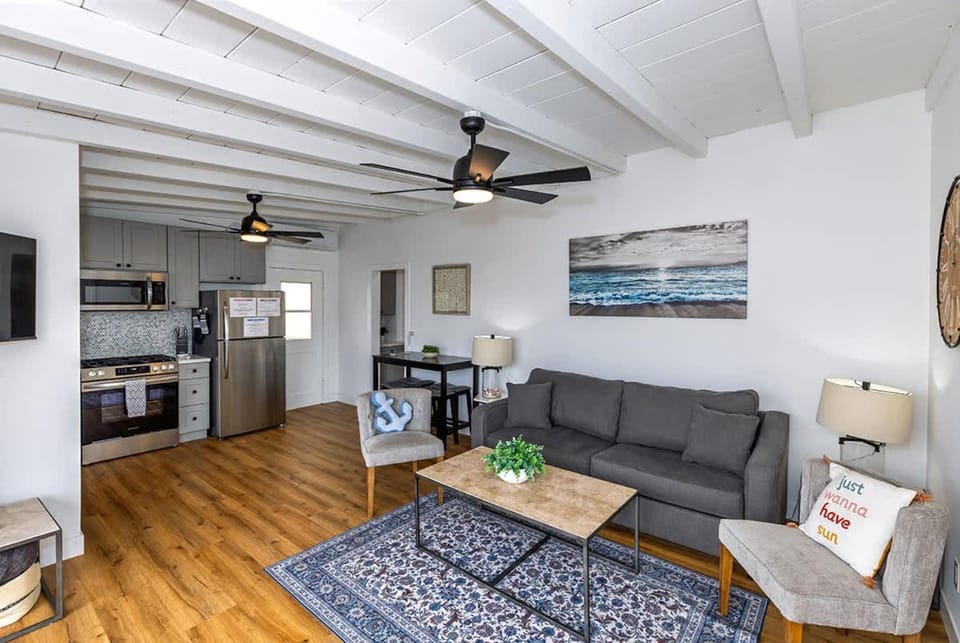 Steps to the pier! Apartment in San Clemente