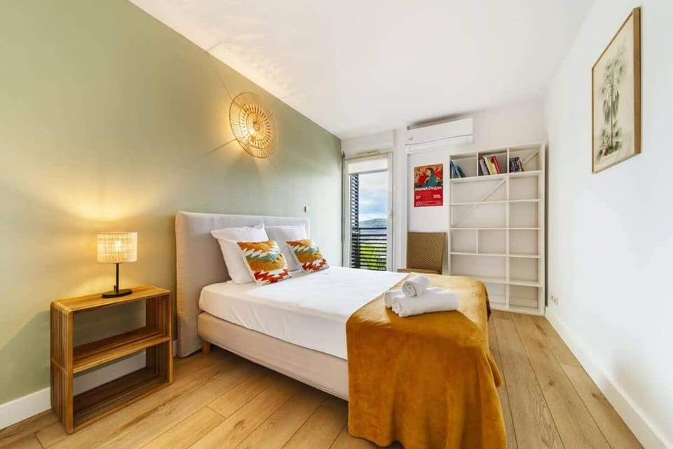 LE VERT AZUR - Appartement 2 chambres à Montroquefeuil - secteur Carrefour, à 3 min du centre-ville - ST-GILLES-LES-BAINS Apartment in Saint-Paul