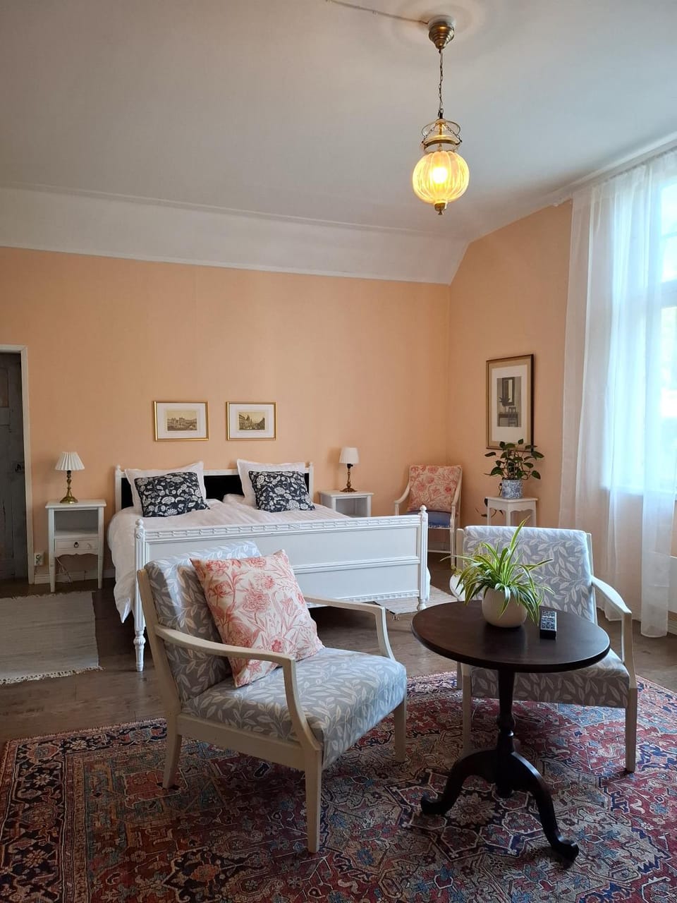 Bed, Living room
