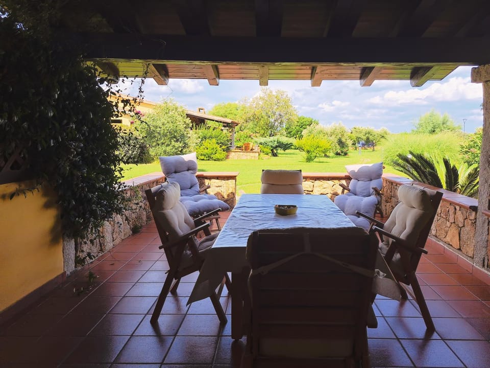 Patio, Day, Natural landscape, Garden, View (from property/room), Dining area