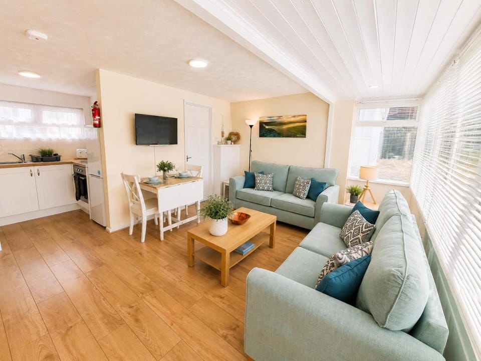 Beach Cottage 71 Golden Bay - Cosy Coastal Escape House in Westward Ho