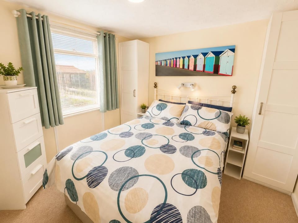 Beach Cottage 71 Golden Bay - Cosy Coastal Escape House in Westward Ho