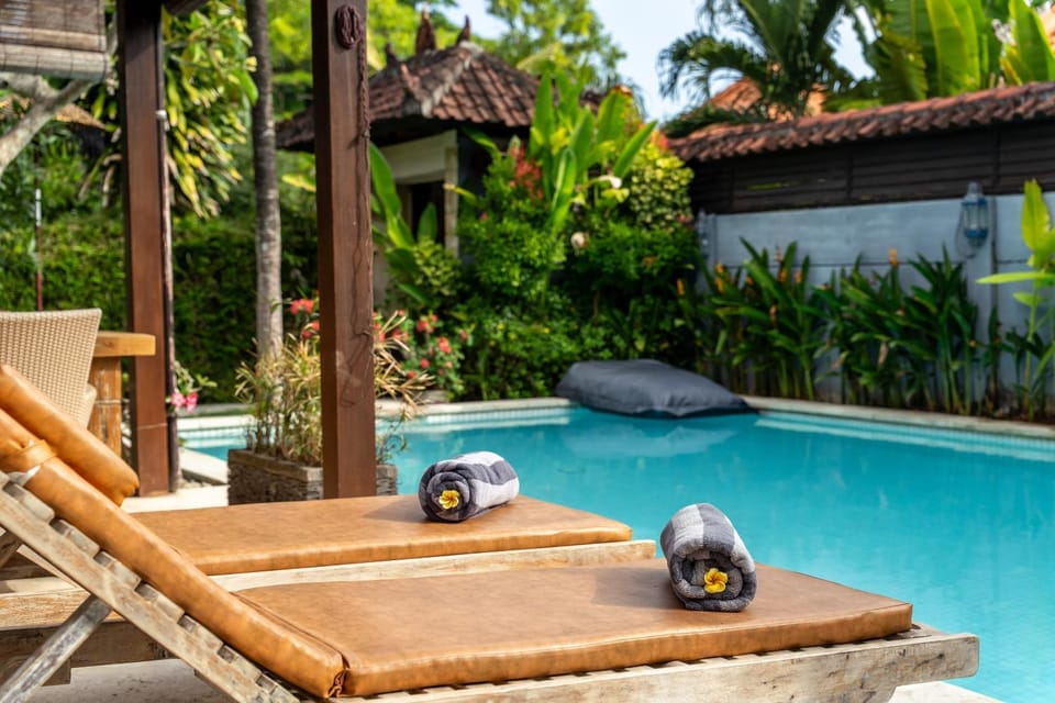 Pool view, Swimming pool, sunbed