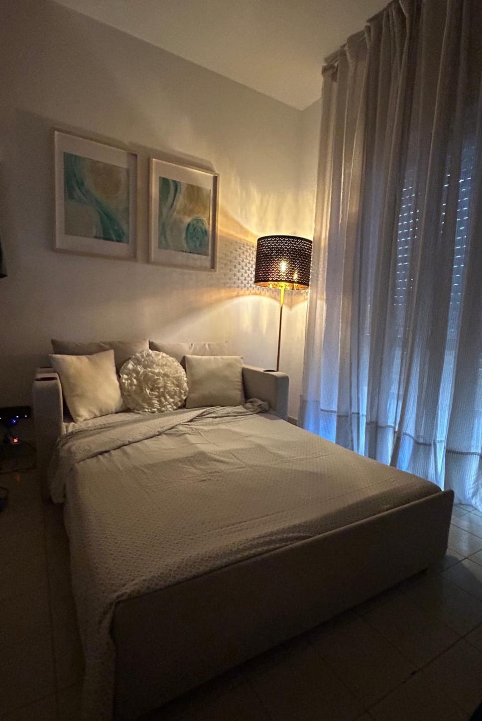 Bed, Living room