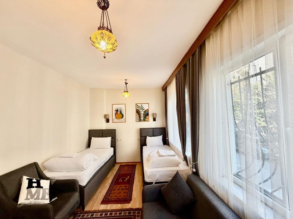 Communal lounge/ TV room