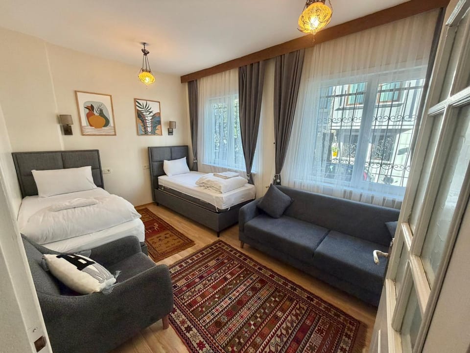 Living room, Seating area