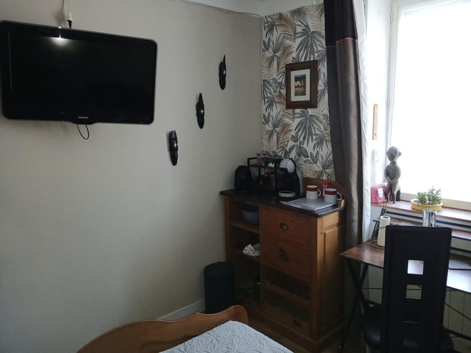 TV and multimedia, Coffee/tea facilities, Dining area
