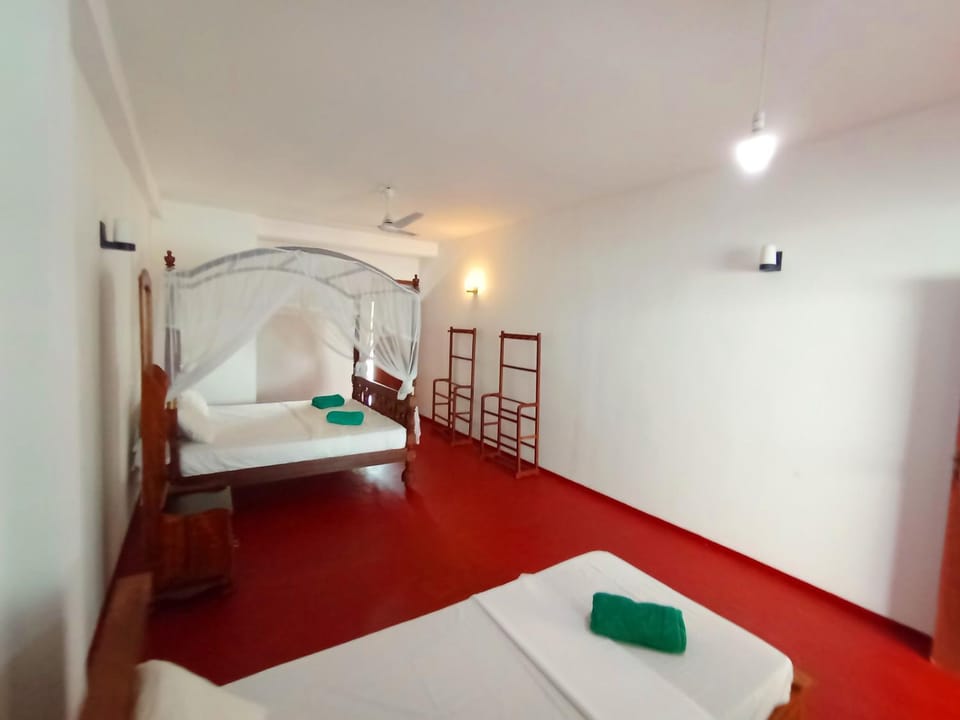Chenaya Guest House Bed and Breakfast in Mirissa