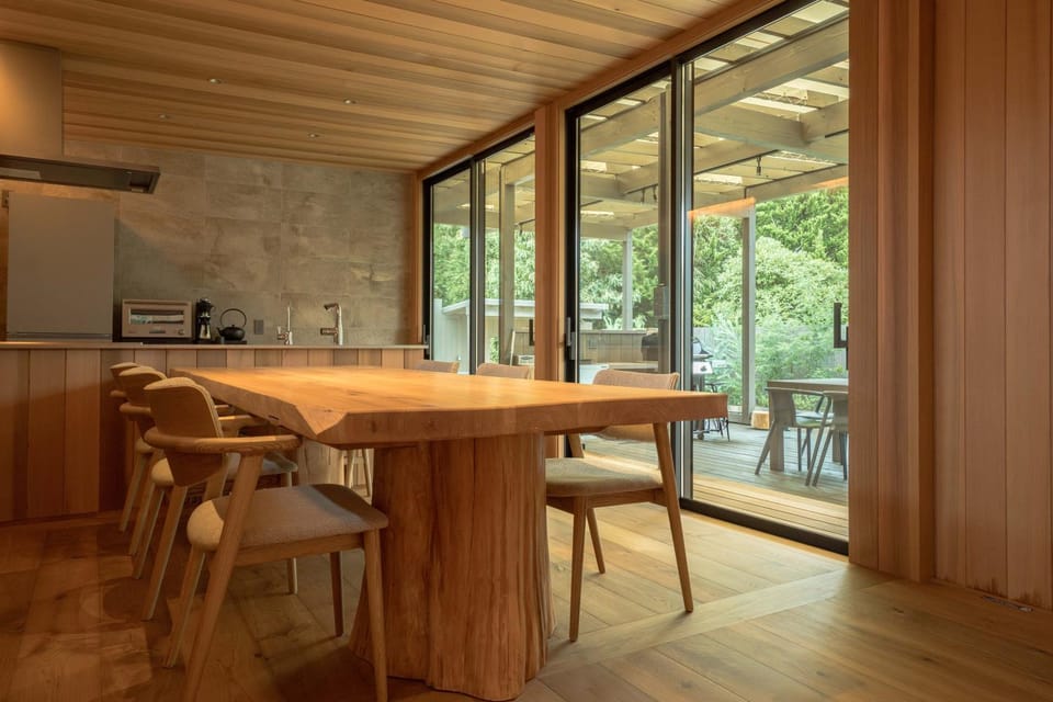 Dining area, kitchen
