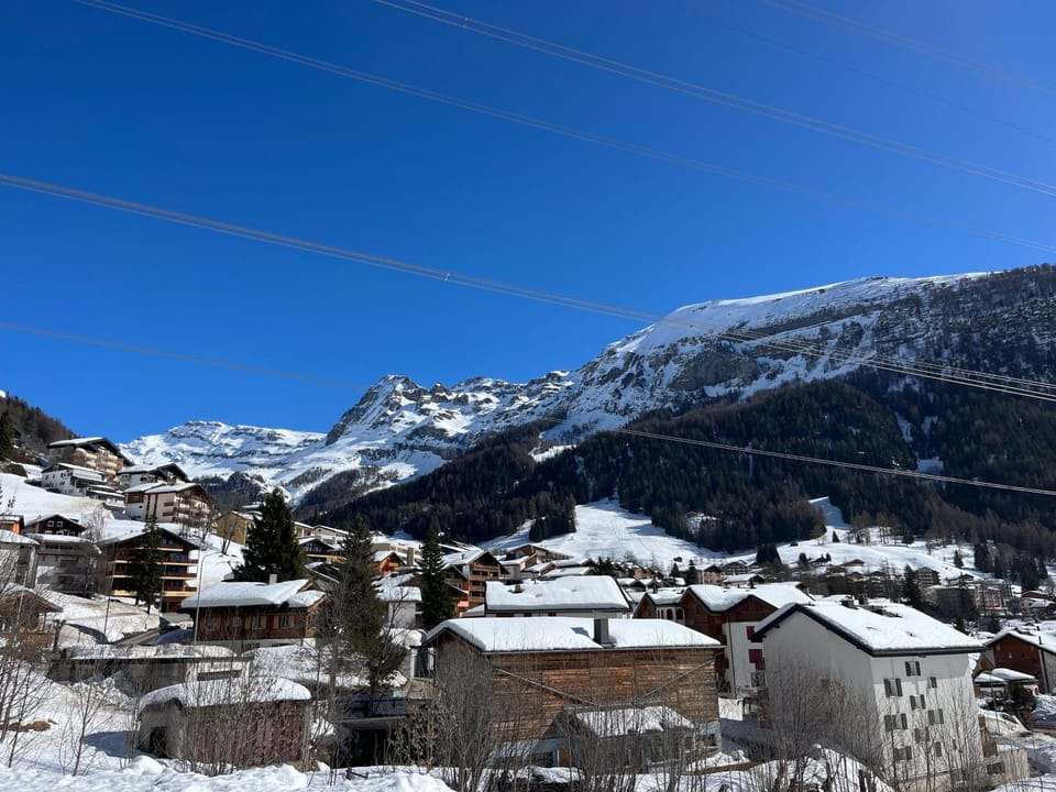 Family friendly duplex with free parking Apartment in Canton of Valais