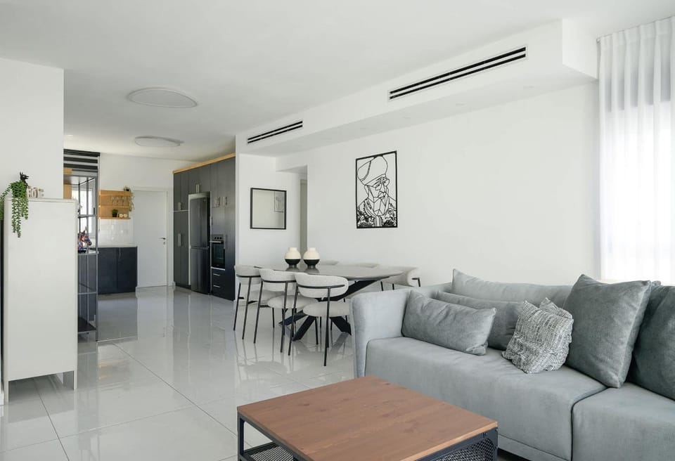 Amazing penthouse in the heart of Horev center BY MadrigalRentals Apartment in Haifa