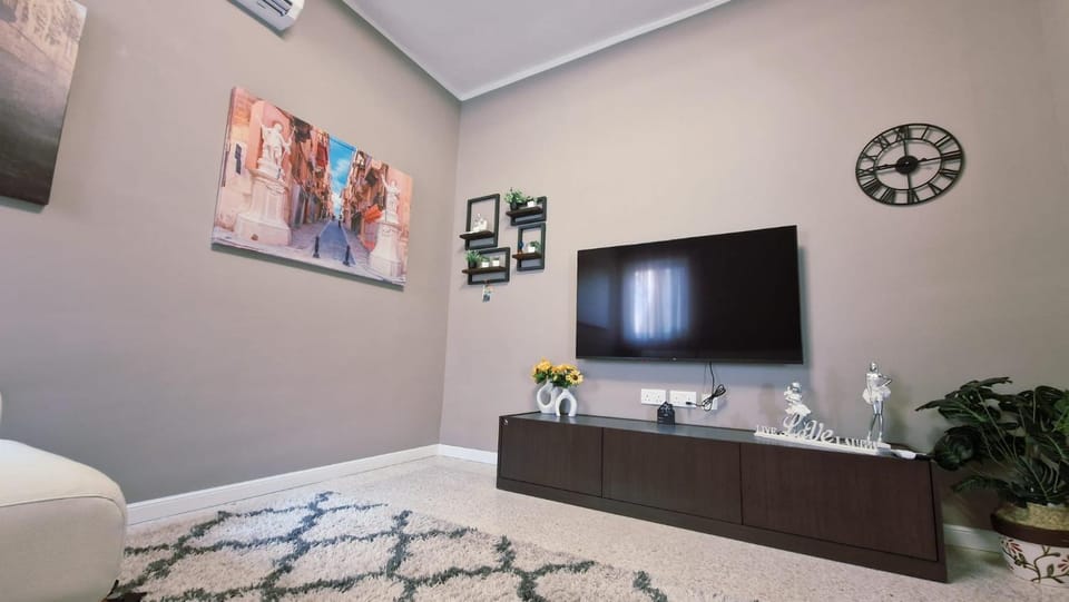 Spacious & Sunlit Charm in Malta! Apartment in Malta