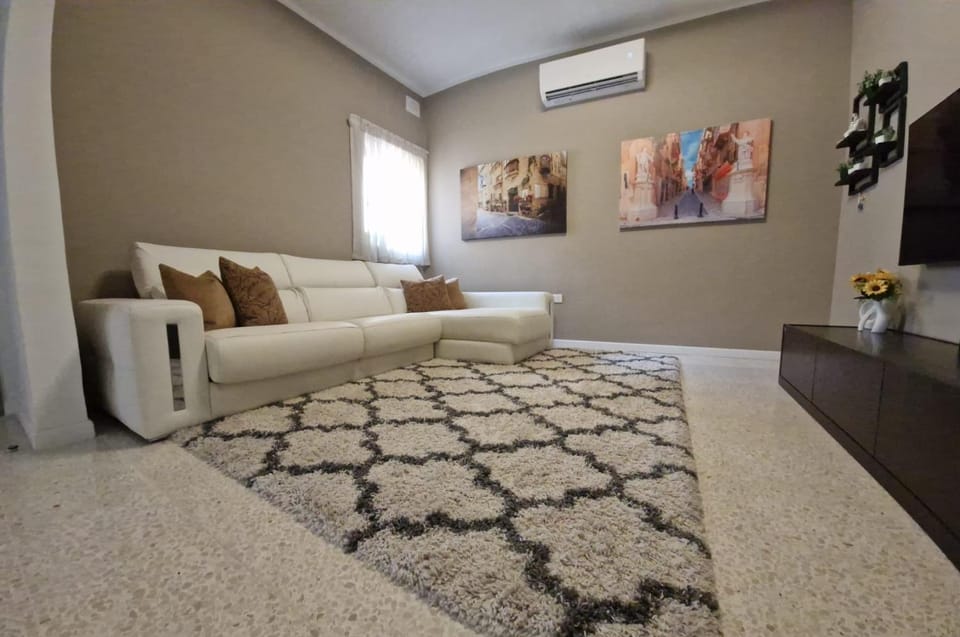 Spacious & Sunlit Charm in Malta! Apartment in Malta