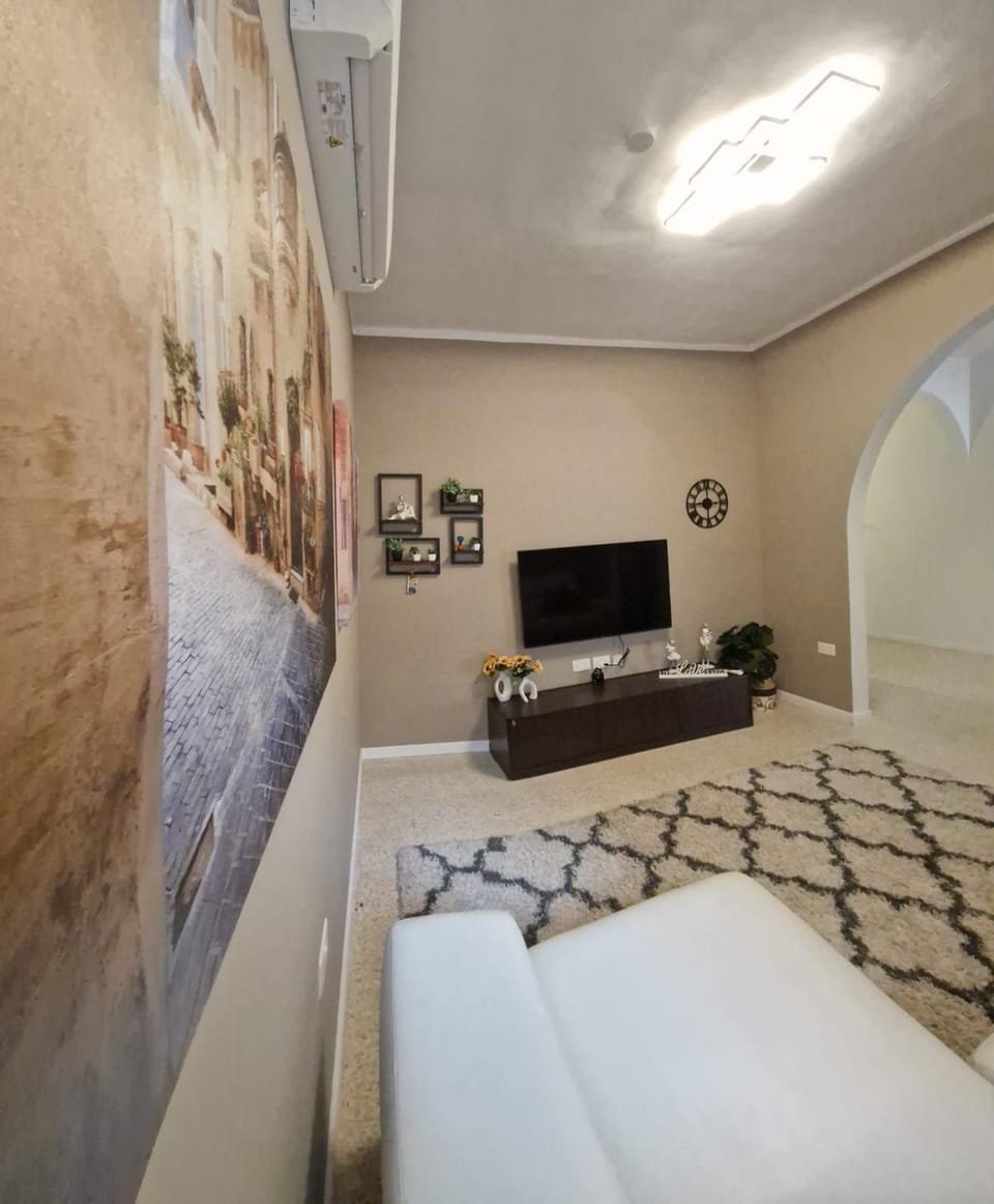 Spacious & Sunlit Charm in Malta! Apartment in Malta