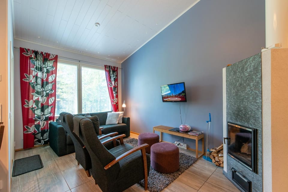 Communal lounge/ TV room, TV and multimedia, Living room