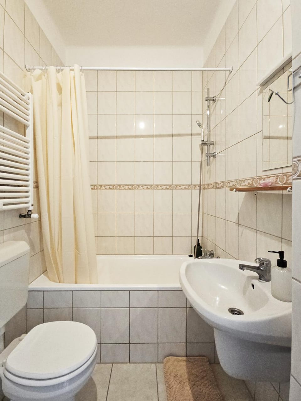 Shower, Toilet, Bathroom, Bath, towels