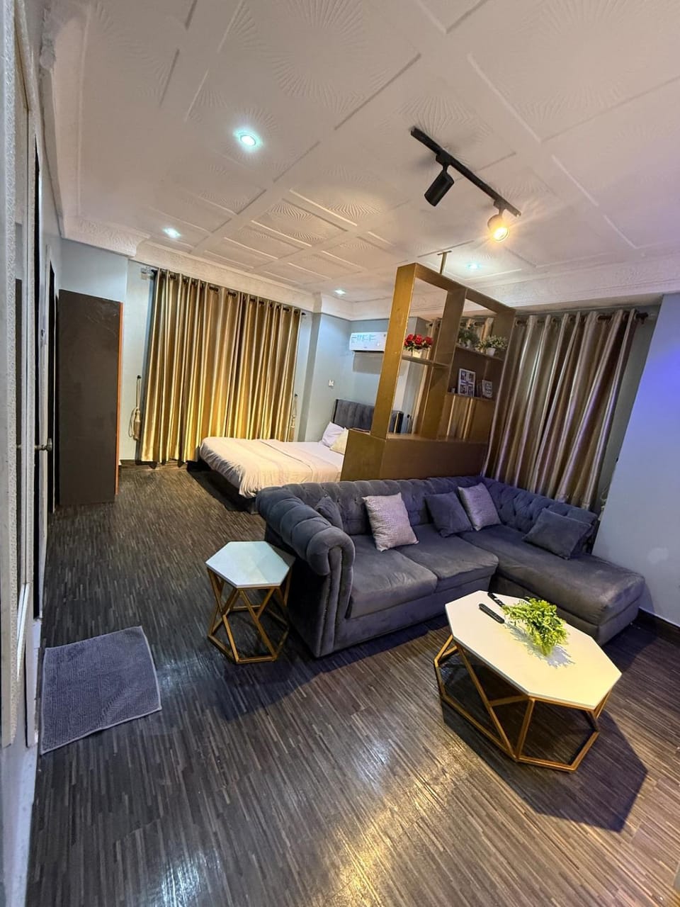 Big Studio Unit in Lekki phase 1 - Kitchen, Washer, 24-7 light, WiFi & Netflix Apartment in Lagos