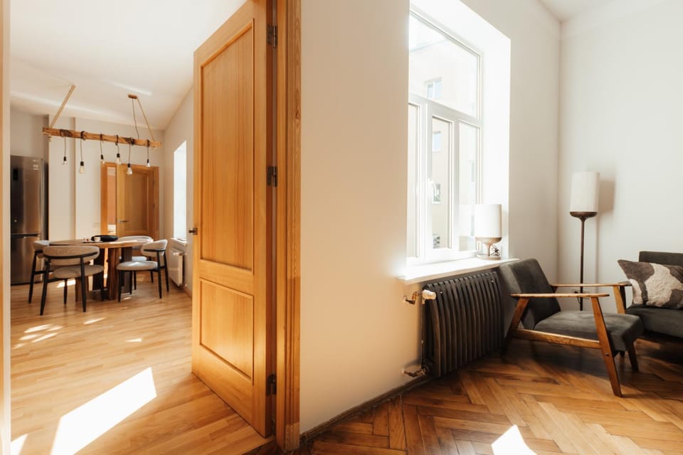 Kitchen or kitchenette, Seating area, Dining area