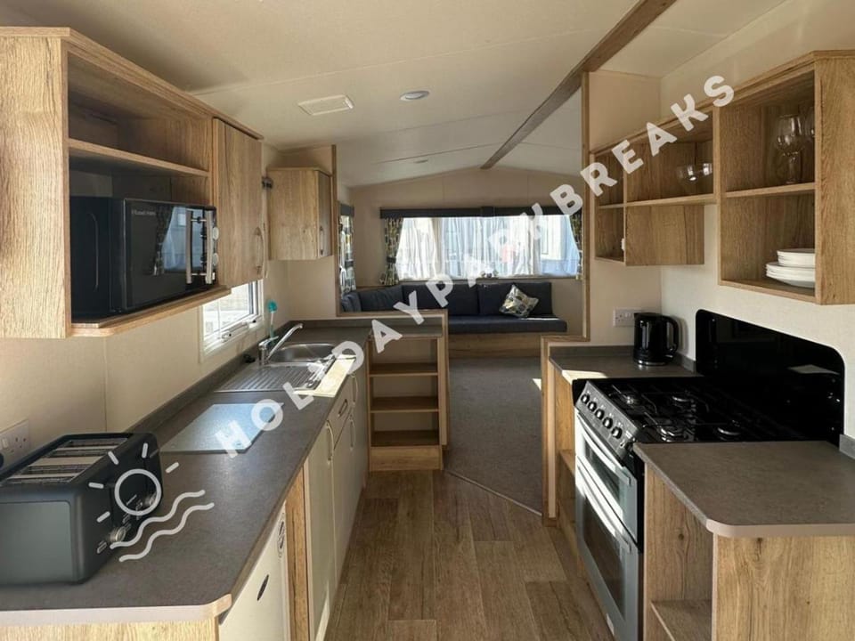 High Tide - 3 Bedrooms Sleeps 8 on West Sands, Seal Bay House in Selsey