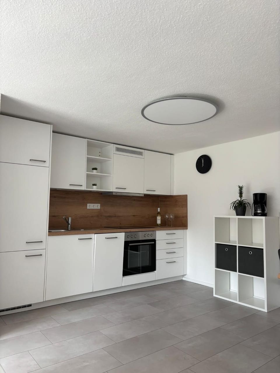 Kitchen or kitchenette, dishwasher, oven, stove