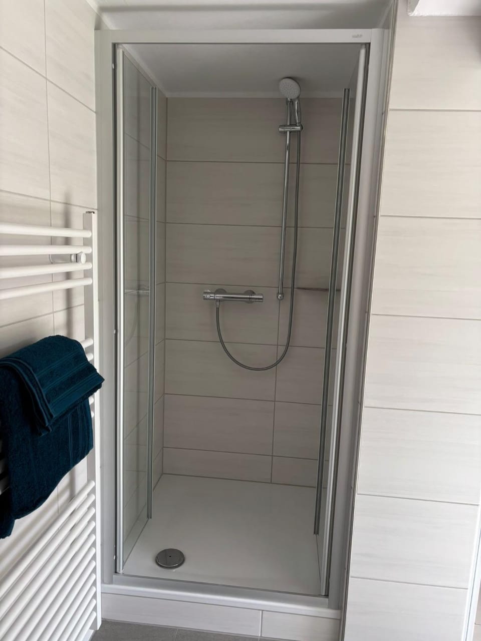 Shower, Bathroom, towels