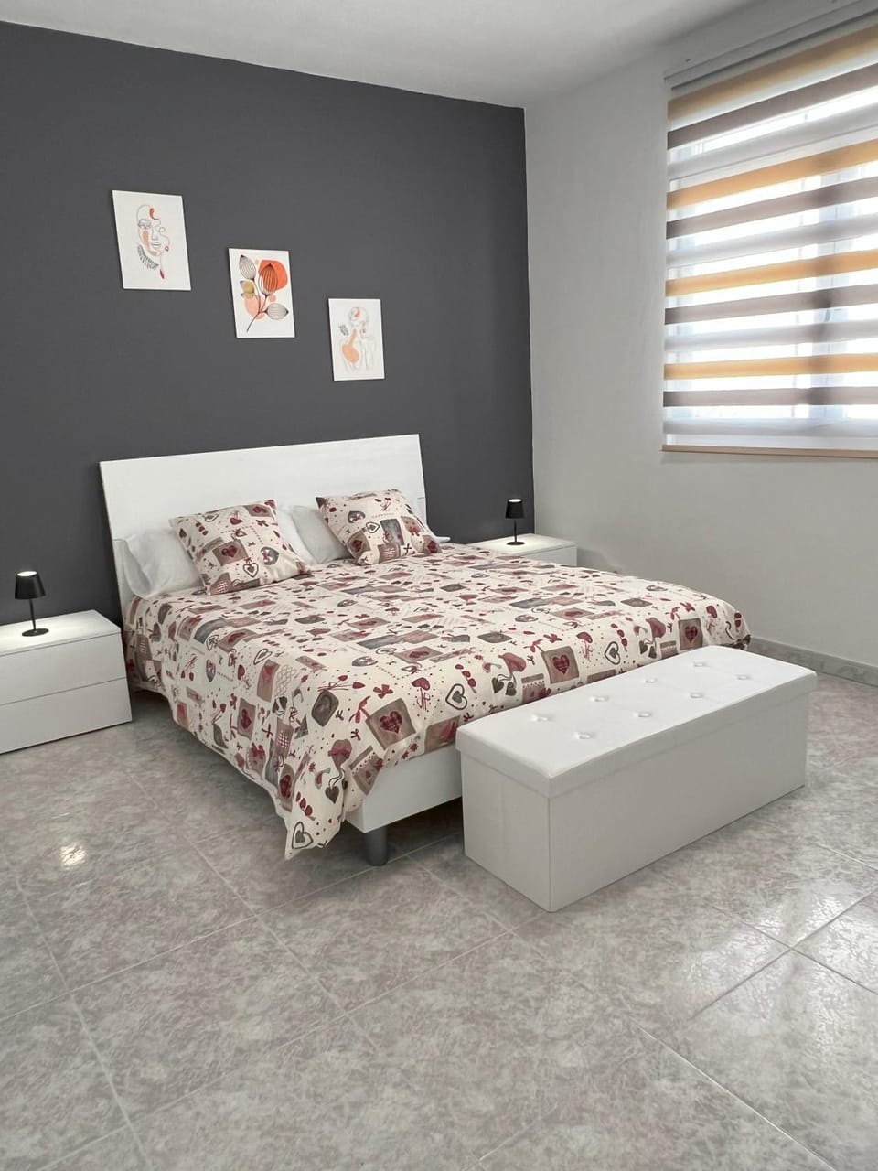 Photo of the whole room, Bedroom