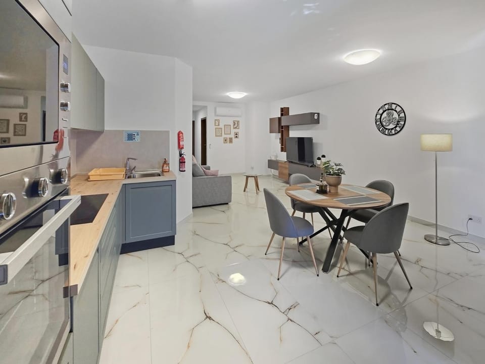 TV and multimedia, Kitchen or kitchenette, Dining area